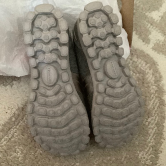 Size 6.5 Skechers Slip On Taupe BNIB - Picture 4 of 5